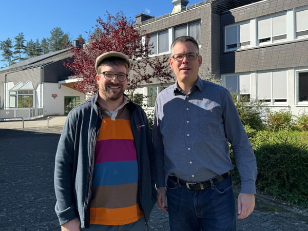 Timo Nöh begrüßt Geschäftsführer Thomas Helsper